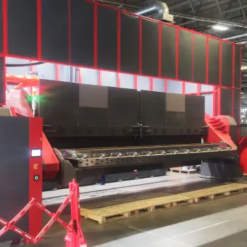 Роботизированный комплекс лазерной сварки лестничных лотков