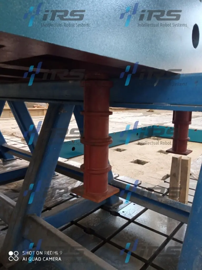 Плита с упорными стойками