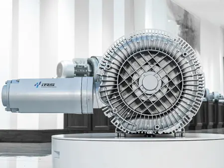 Воздуходувка двухступенчатая IRV-X004-068 (1110 м³/ч, 12,5 кВт)