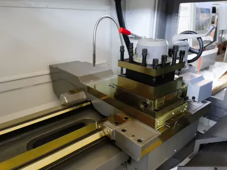 Токарный станок с ЧПУ IRT HTM200-700