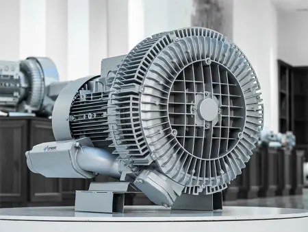 Воздуходувка двухступенчатая IRV-X004-063 (900 м³/ч, 7,5 кВт)