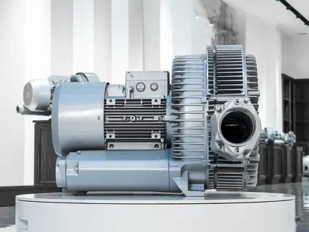 Воздуходувка двухступенчатая IRV-X004-068 (1110 м³/ч, 12,5 кВт)