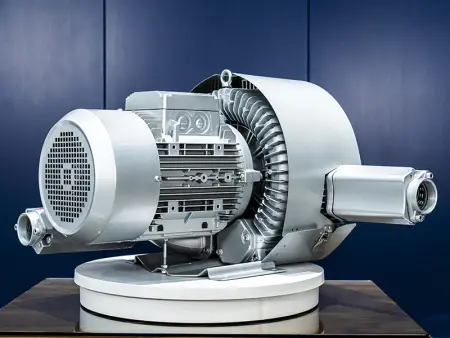 Воздуходувка двухступенчатая IRV-X004-048 (320 м³/ч, 5,5 кВт)