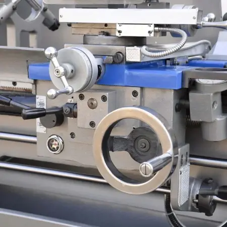 Токарный станок IRE-X003-013, длина изделия до 1000 мм