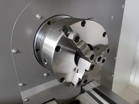 Токарный станок с ЧПУ IRT HTM200-700