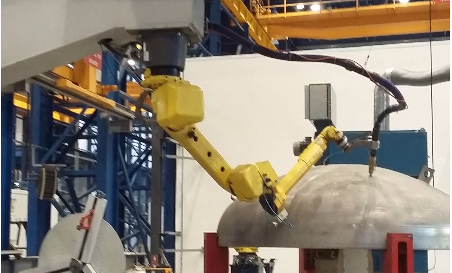 Робот для плазменной резки днищ средних диаметров