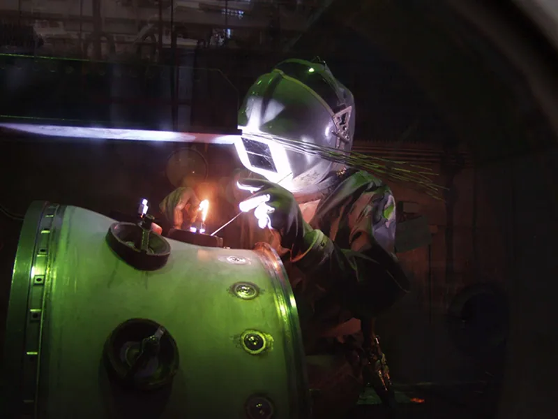 Защитный скафандр для сварщика
