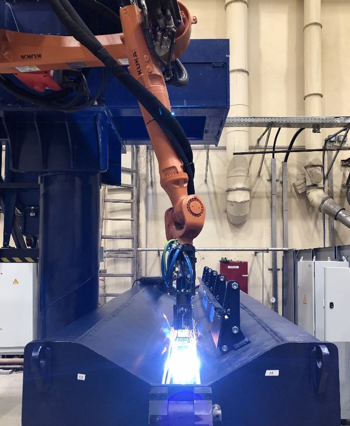 Процесс сварки продольного шва образца на пневмоклавишном приспособлении Вид 1