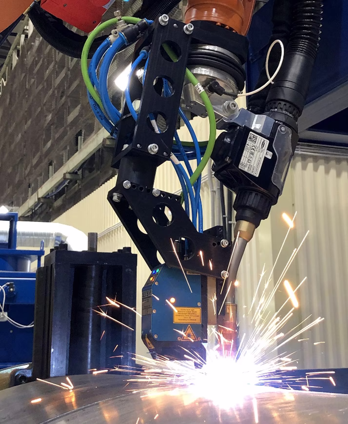 Процесс сварки кольцевого шва образца на одноосевом позиционере Вид 1