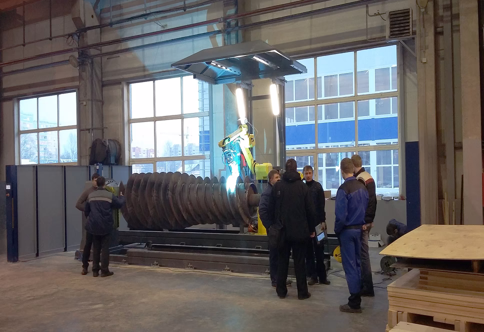 Сварка изделия типа «шнек». Общий вид на РТК лазерной сварки шнеков