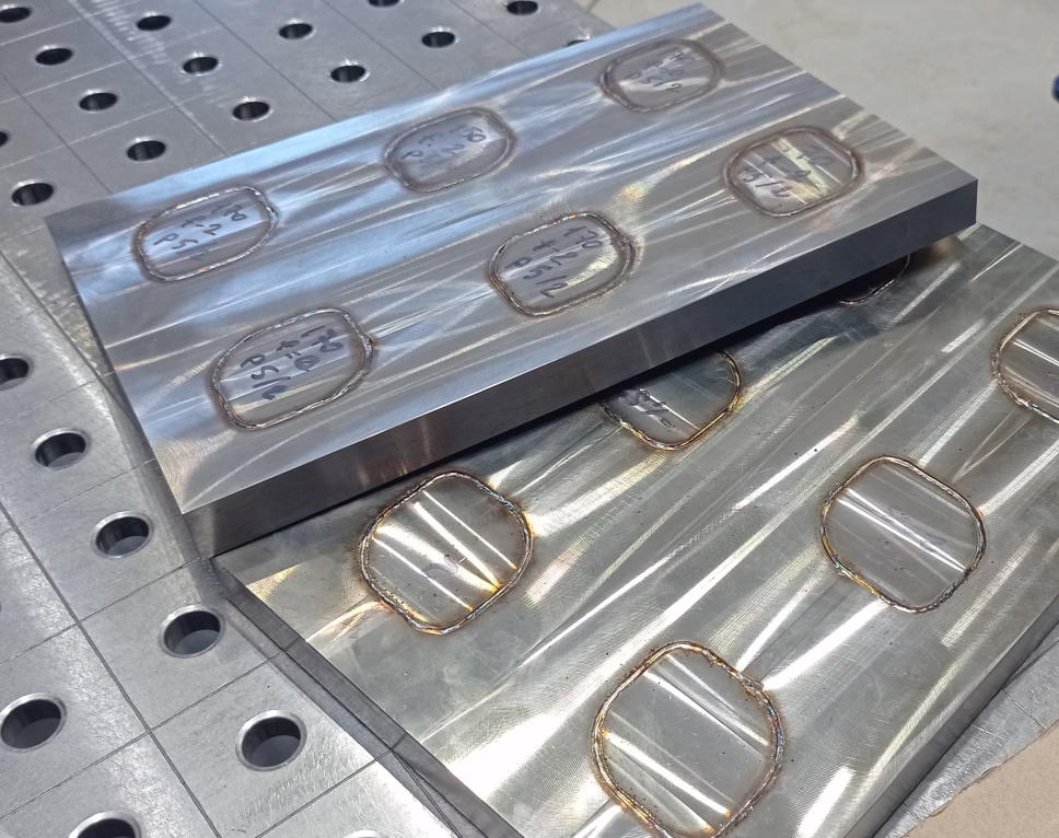 Сварной шов нержавеющей стали на Роботизированном сварочном комплексе для нужд атомной промышленности