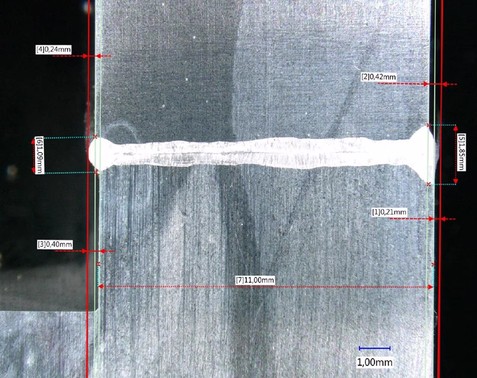 Сварной шов нержавеющей стали толщиной 11 мм. Макрошлиф двух сечений одного шва на Роботизированном сварочном комплексе для нужд атомной промышленности
