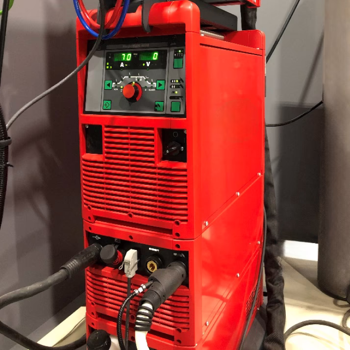 Сварочный источник питания роботизированного комплекса для TIG и MIG/MAG сварки