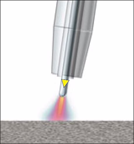 Фаза горения в процессе сварки в автоматизированной установке для наплавки труб